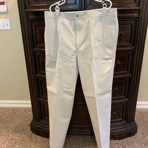 Dockers Easy Khakis pleated classic fit pants